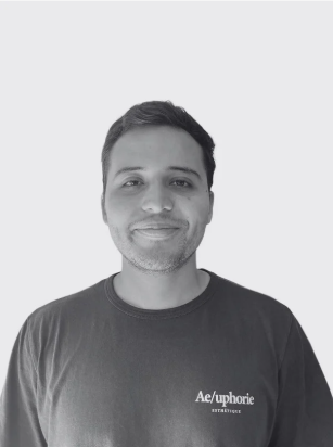 Instructor de Inteligencia Artificial en Chile enseñando herramientas de automatización - Claudio Albornoz